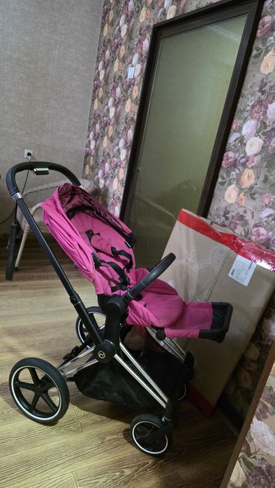 Cybex Priam 3 Platinum в хорошем состоянии коробка документы