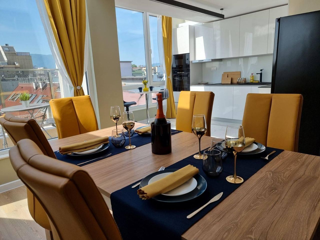 Дава се под наем Тристаен апартамент в София, Зона Б-18 - 100 кв.м за 1350 € - Снимка #3