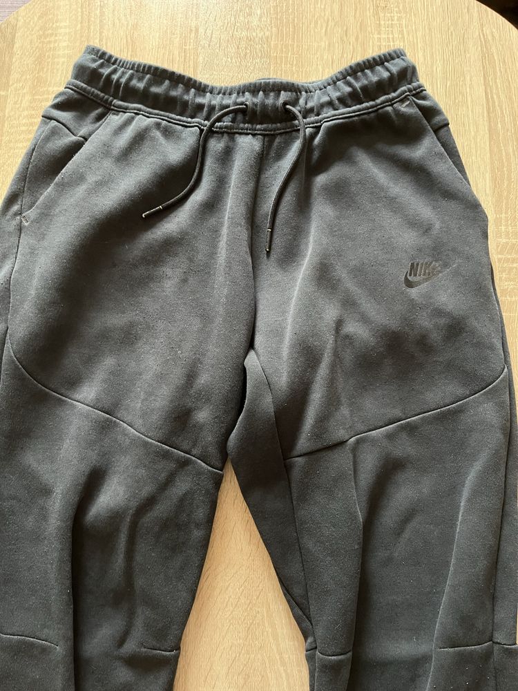 Nike tech fleece!!