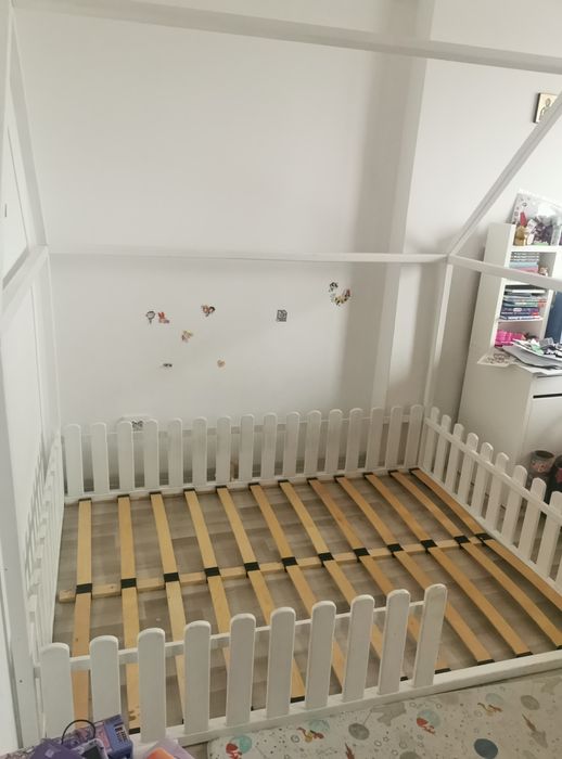 Pat de dormit stil"Căsuță"