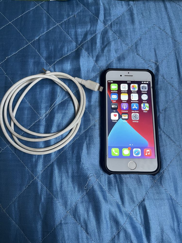 продавам iphone 7 32 GB