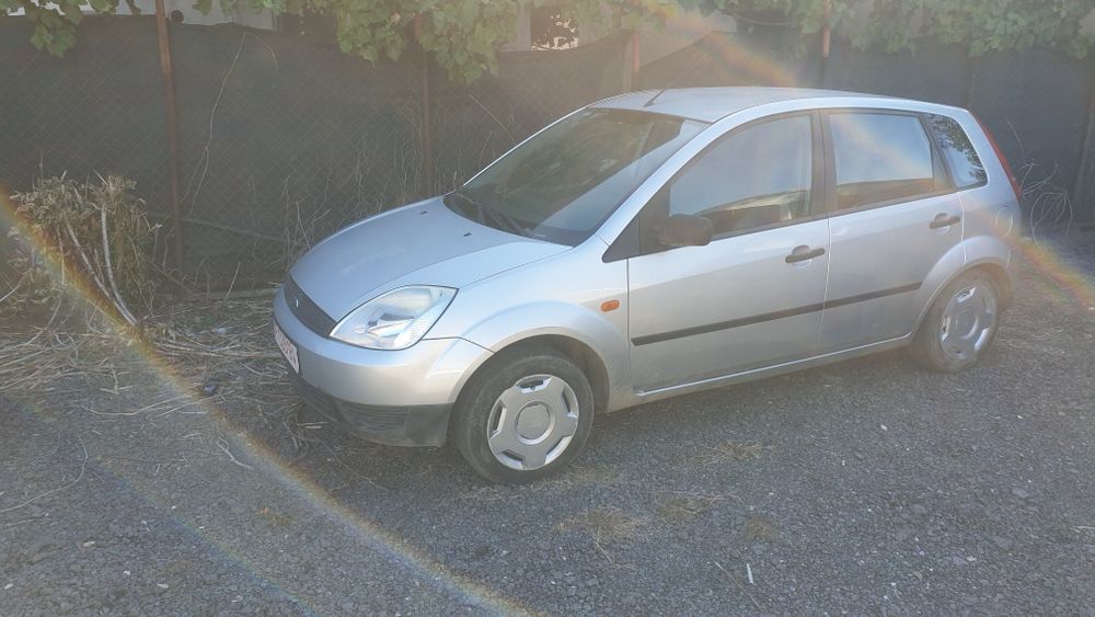 Aripa capota bara trager Ford Fiesta