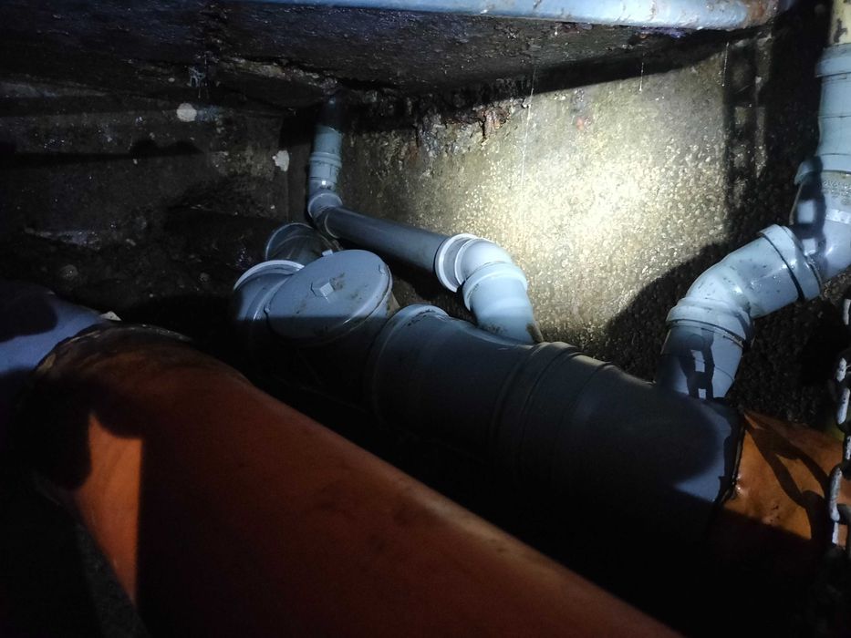 Instalatii de canalizare, apa potabila si curatenie la subsoluri