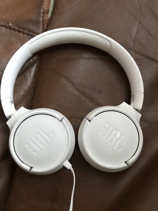 Vând/schimb căști JBL albi cu fir originale nu fake