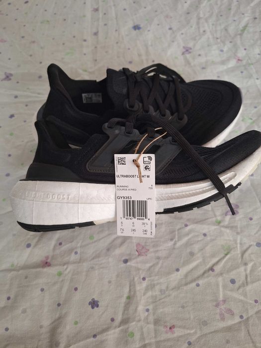 Дамски маратонки Adidas Ultraboost,Чисто нови.
