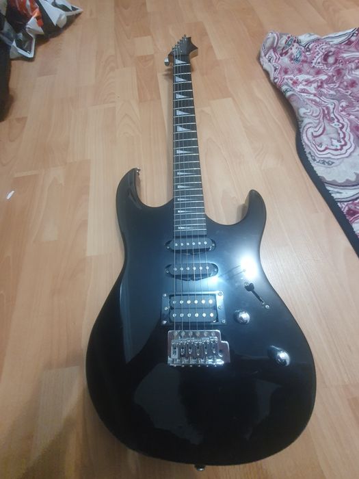 Электрогитара. Недорого, срочно, с доставкой