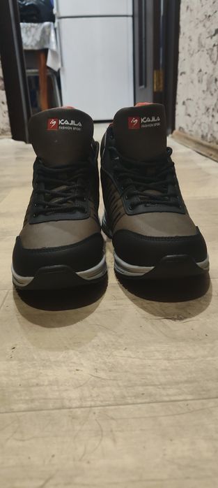 Продам зимние кроссовки !!!