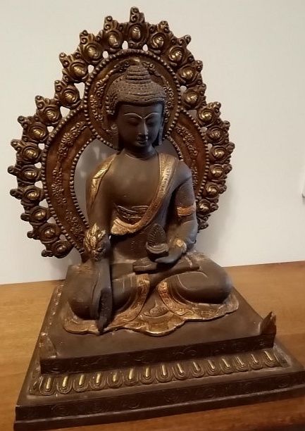 Statueta de dimensiuni impresionante din bronz masiv reprezentând Budd