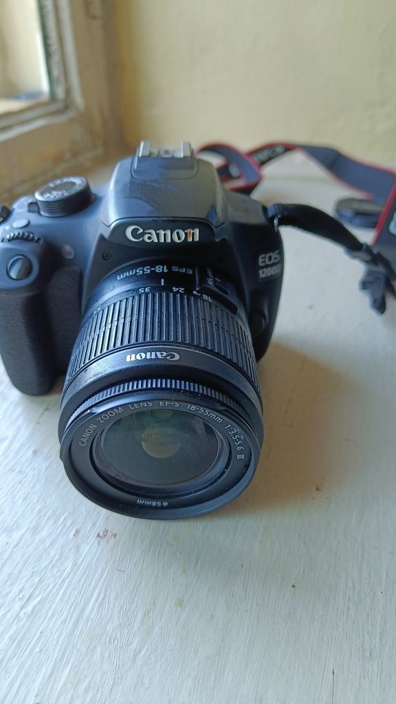 Продаю фотоаппарат Canon EOS 1200D
