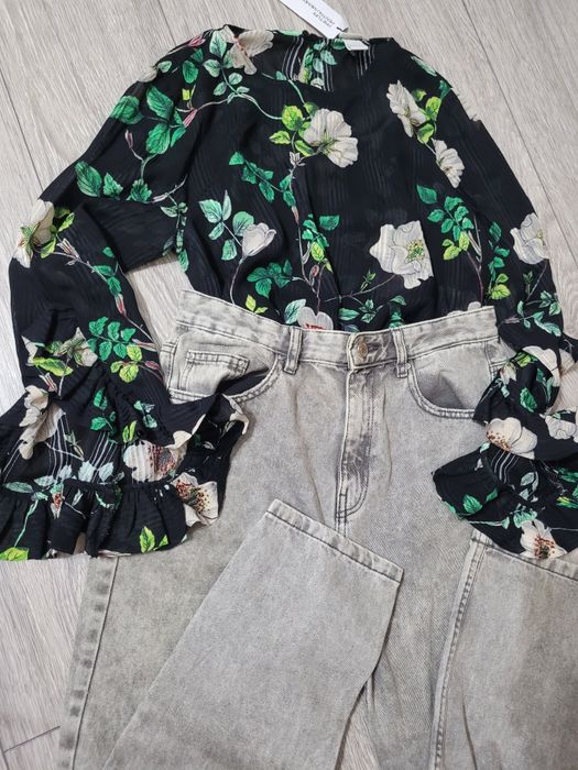 Bluză neagră H&M, mărimea 38, imprimeu florall