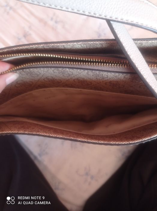 Geanta Guess de umar