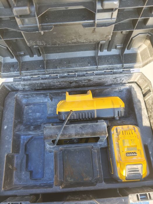 Перфоратор DCH-333 комплект с кутия, 2 батерии и батерия