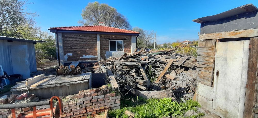 Подарявам 7-8 кубика дърва за горене или да се скълъпи нещо !!!