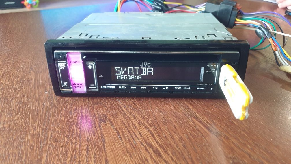 Авто плеър радио музика за кола JVC CD MP-3 USB AUX