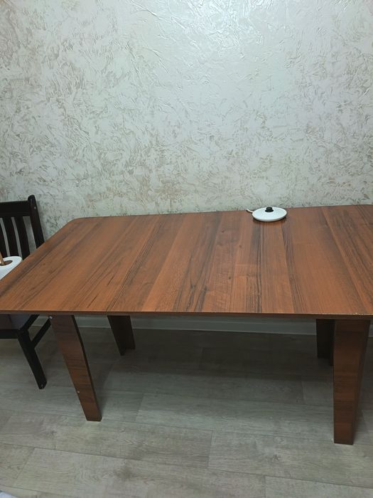 Продам обеденный стол .