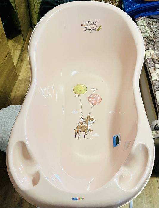 Cadita bebelusi cu suport metalic.