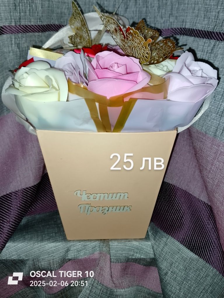 Сладки букети и картонена тортичка