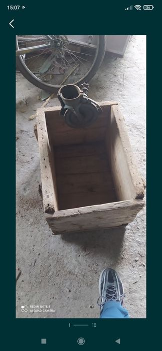 Менци, дървени лопати, дървени вили, шевна машина, роначка за царевица