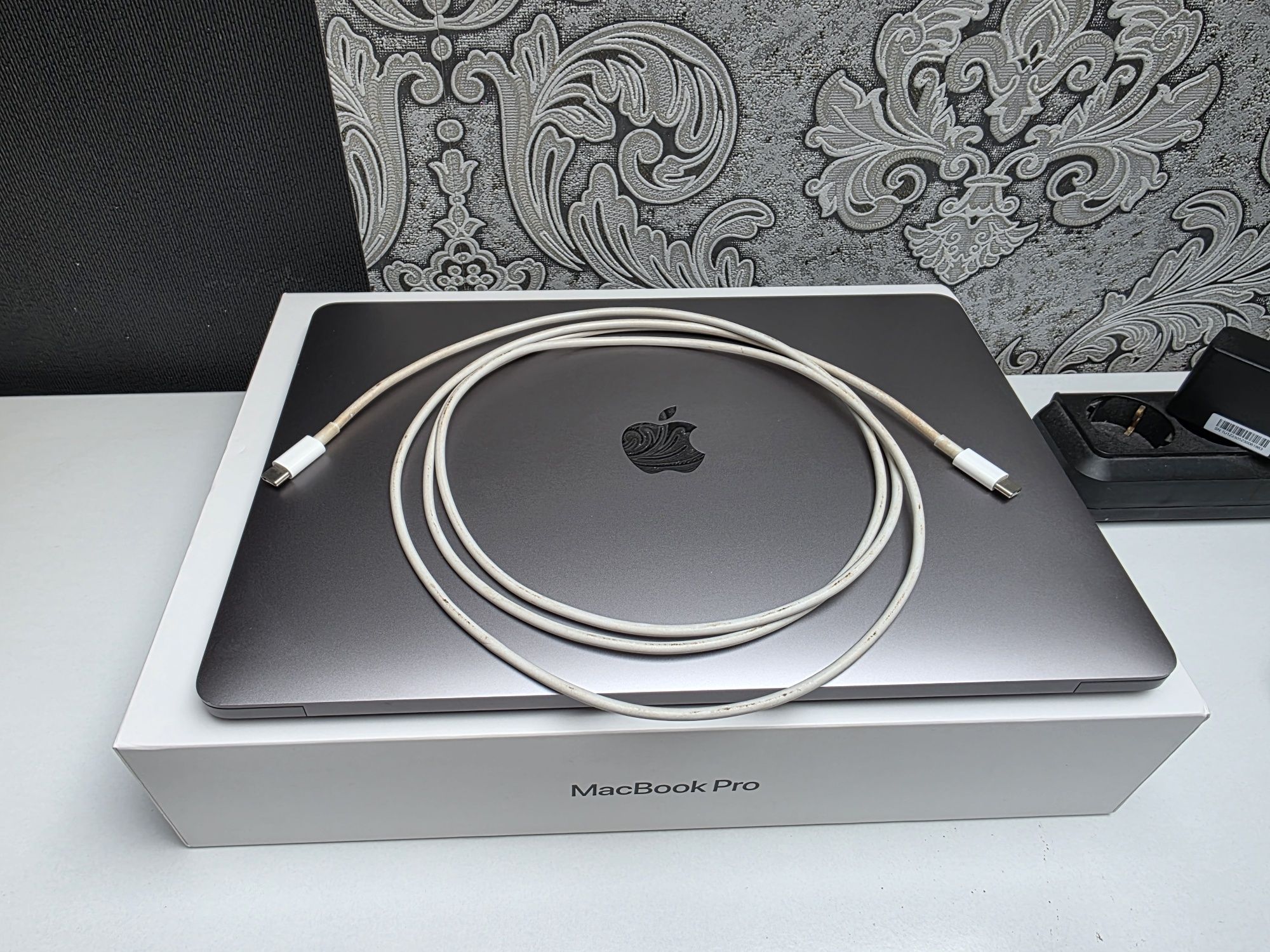 MacBook Pro 13 - inch