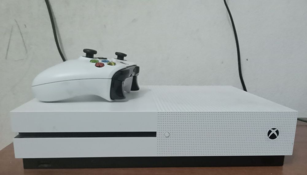 Xbox One S продаётся. Мкр Жайлау дом 2