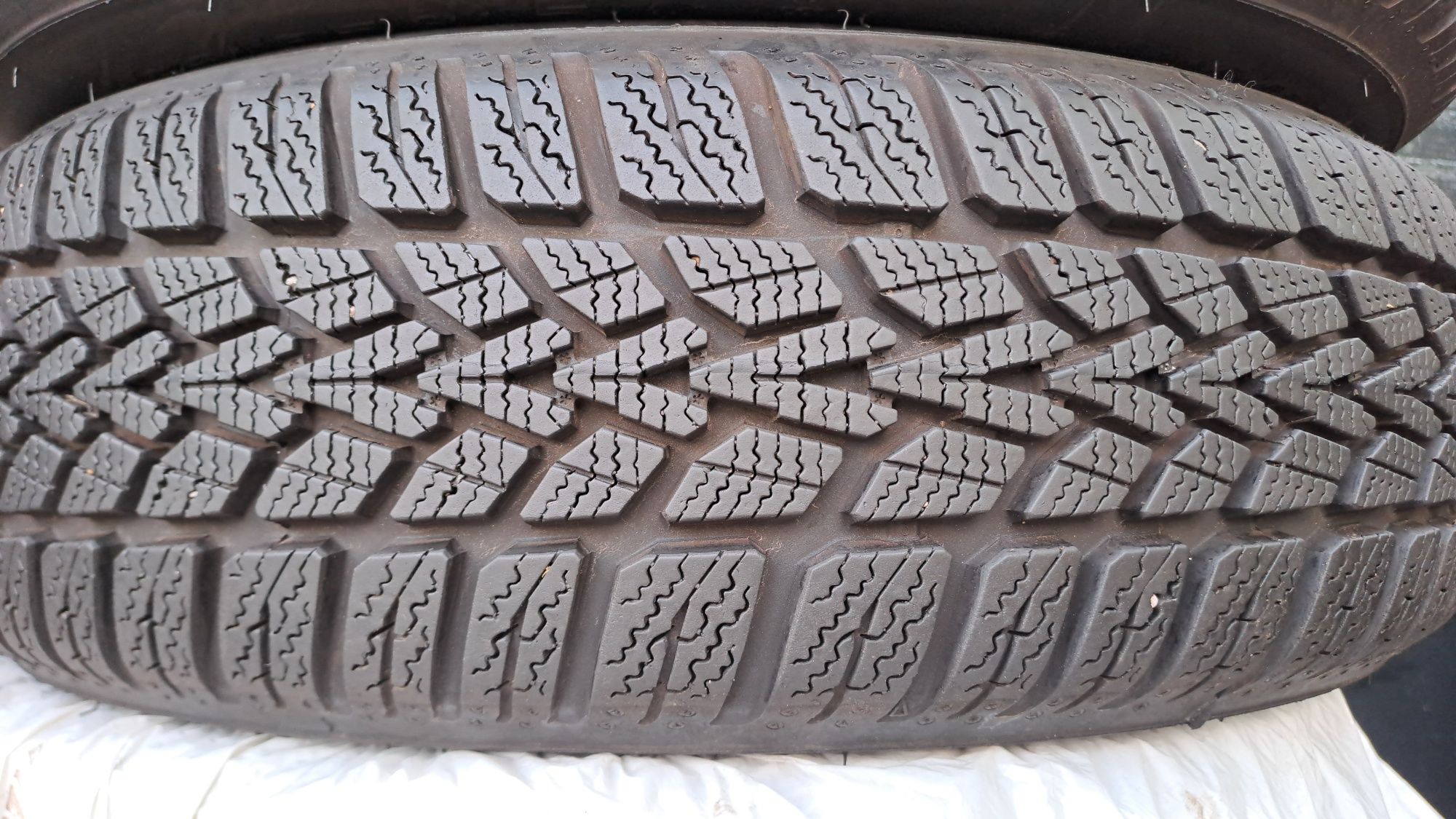 2бр. Почти Нови Зимни 165/65/15 Dunlop