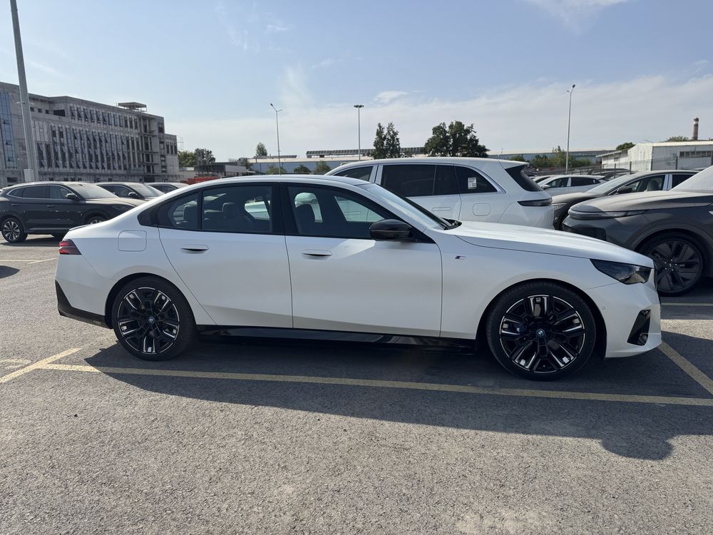 BMW I5 M60. 2024 йил Германский сборка.    Карбон пробег 8500км