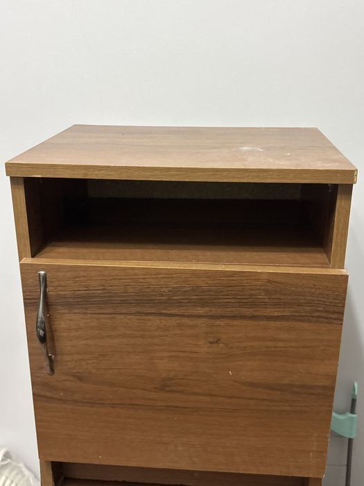 Деревянная тумбочка