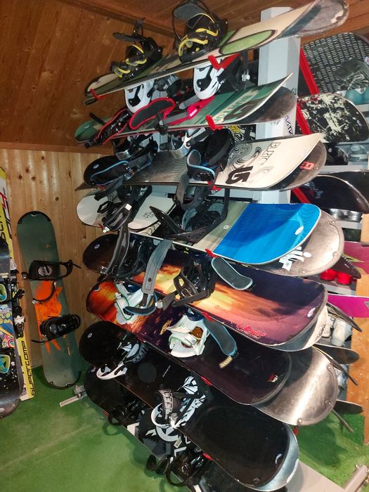 Vând, Schiuri, uscator ,rastele