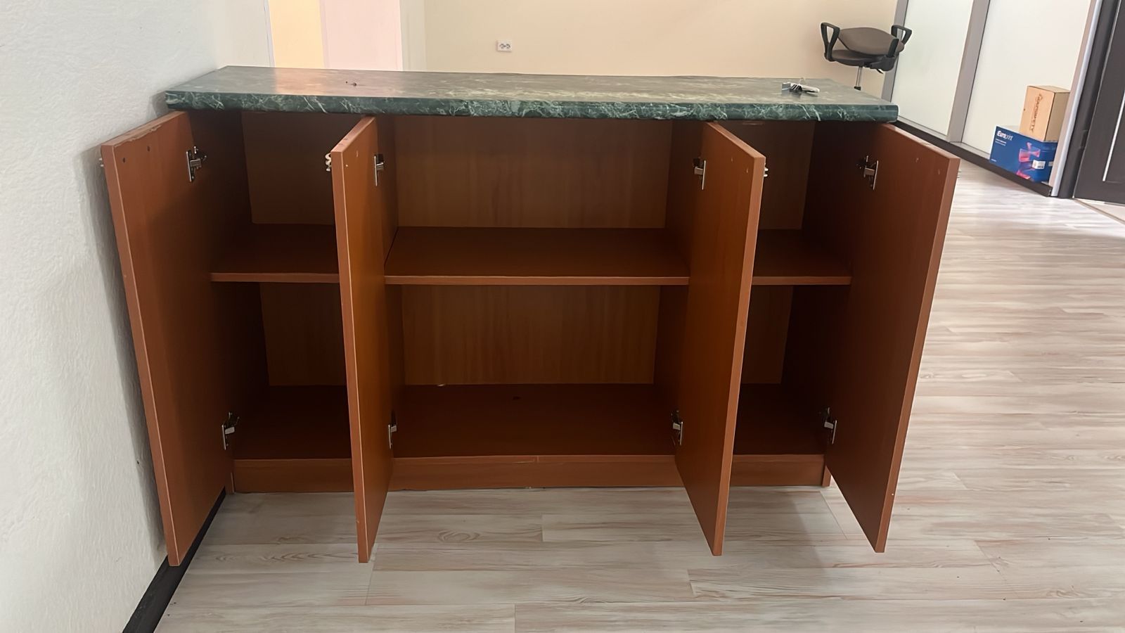 Продается шкаф, трехдверный