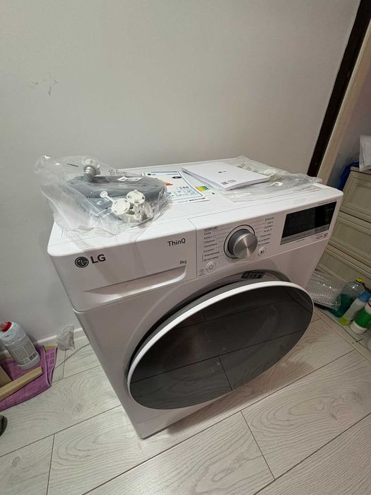 Стиральная машина LG F2V5PS0W белый