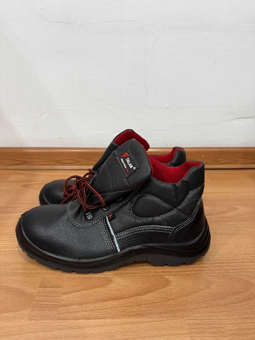 Продается спец. ботинки с металлическим носком TALAN 41 размера