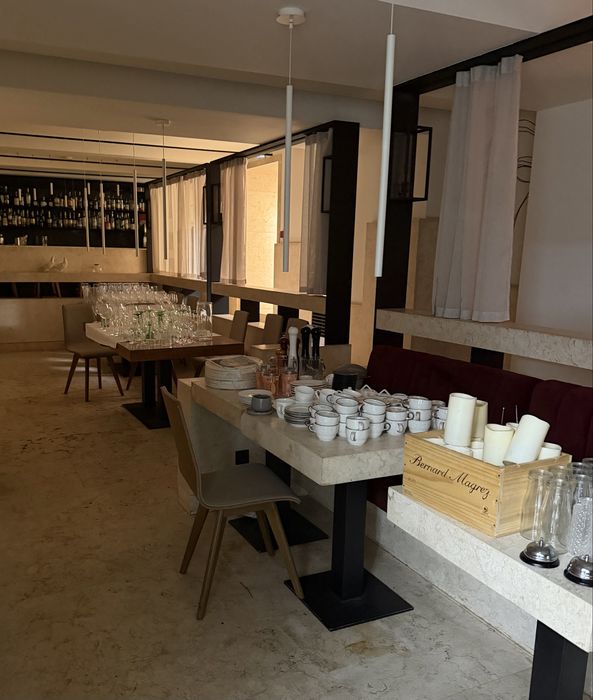 Бокалы, стаканы, тарелки, чашки, графины