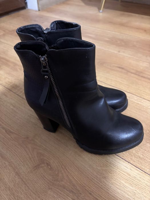 Ghete cu toc mărimea 38