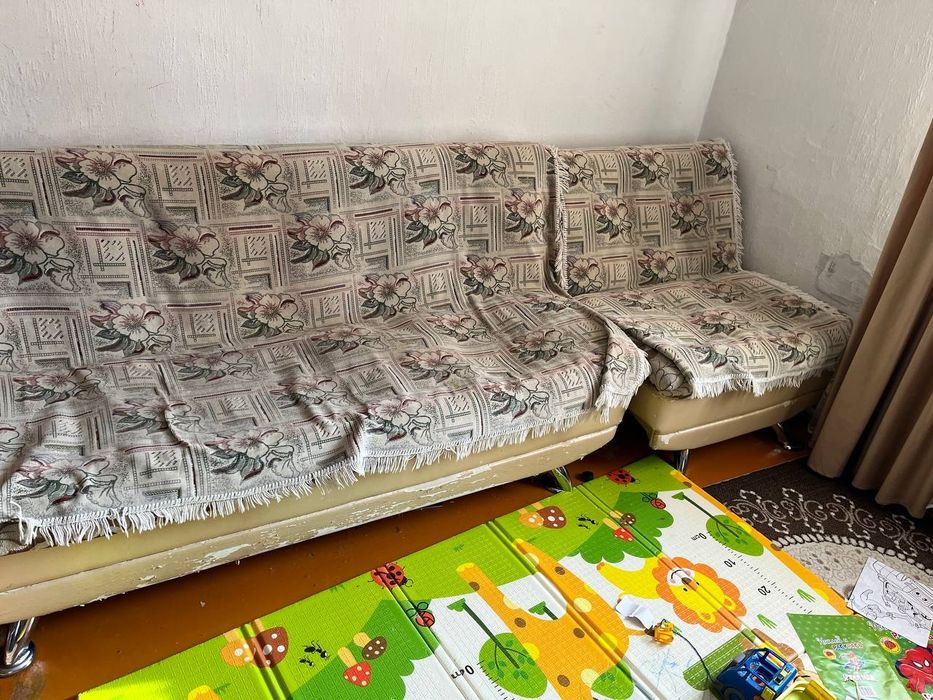 Диван сатылады креслосымен