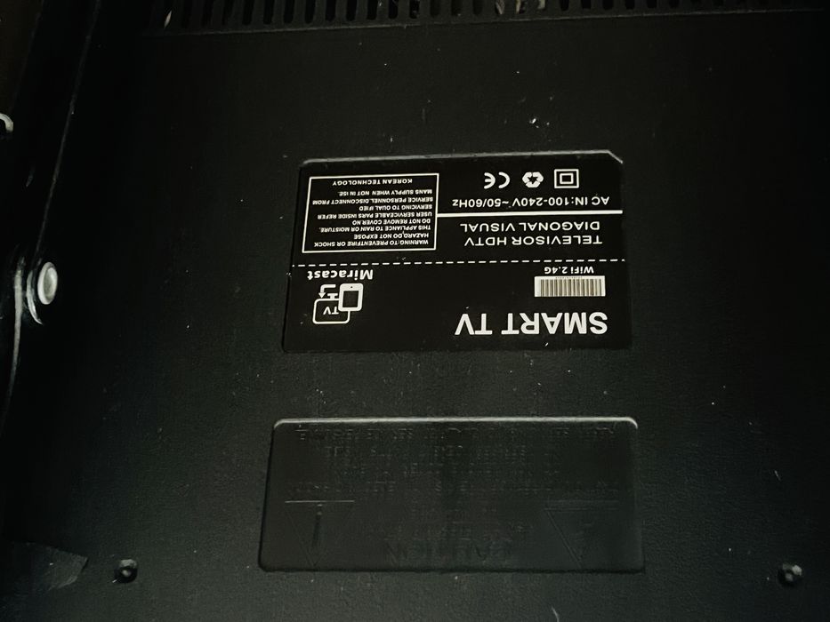 Телевизор для запчасти продам только экран не показывает