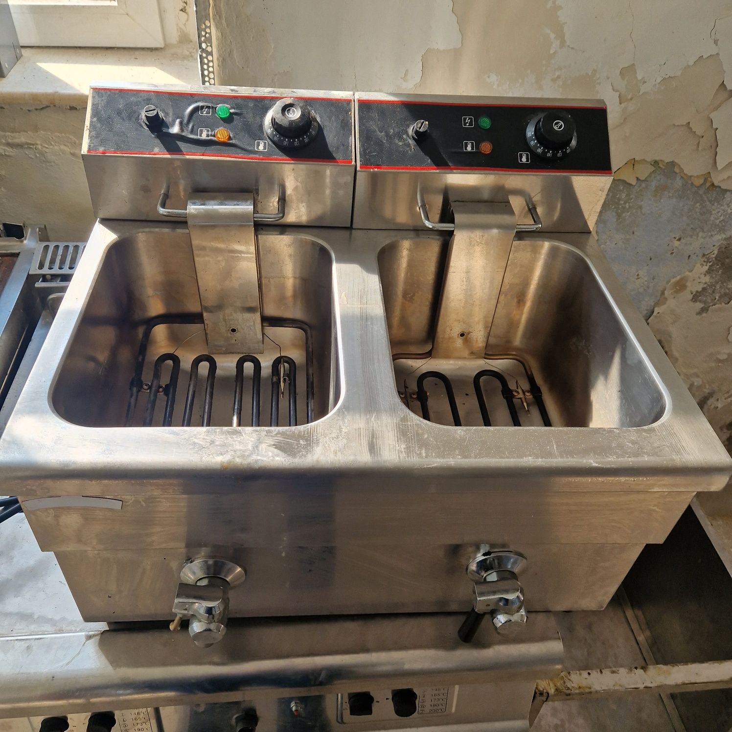 Friteuza dubla cu banc sau fara banc, electrica sau gaz