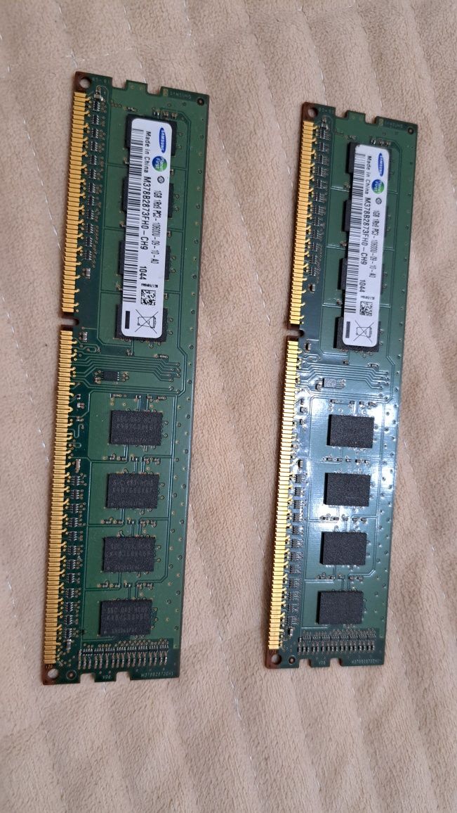 DDR3 на 1ГБ для ПК 2шт.
