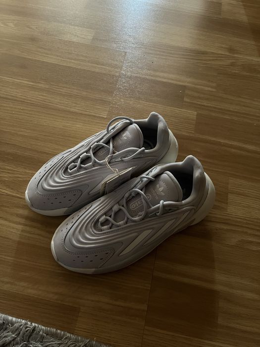 Vand adidasi adidas ozelia!