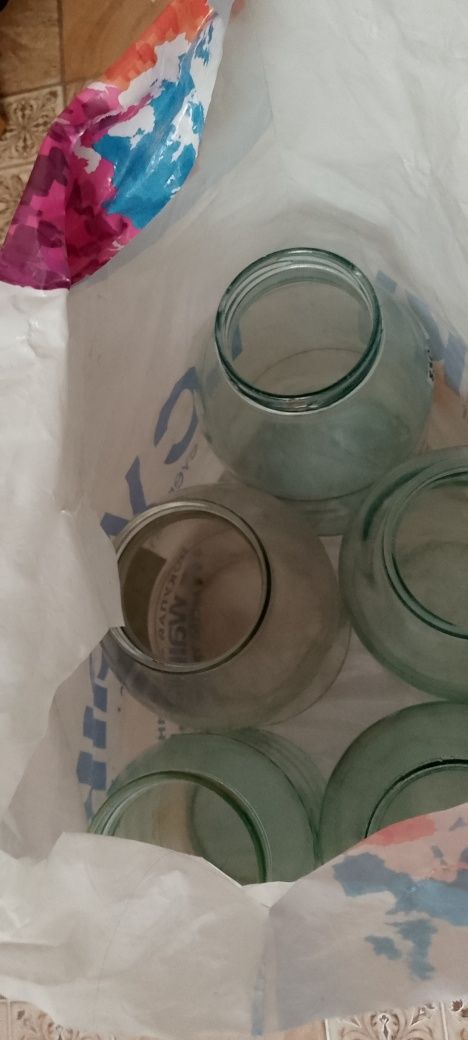 Продам банки 0,3 и 2 л и 1 л бутылки