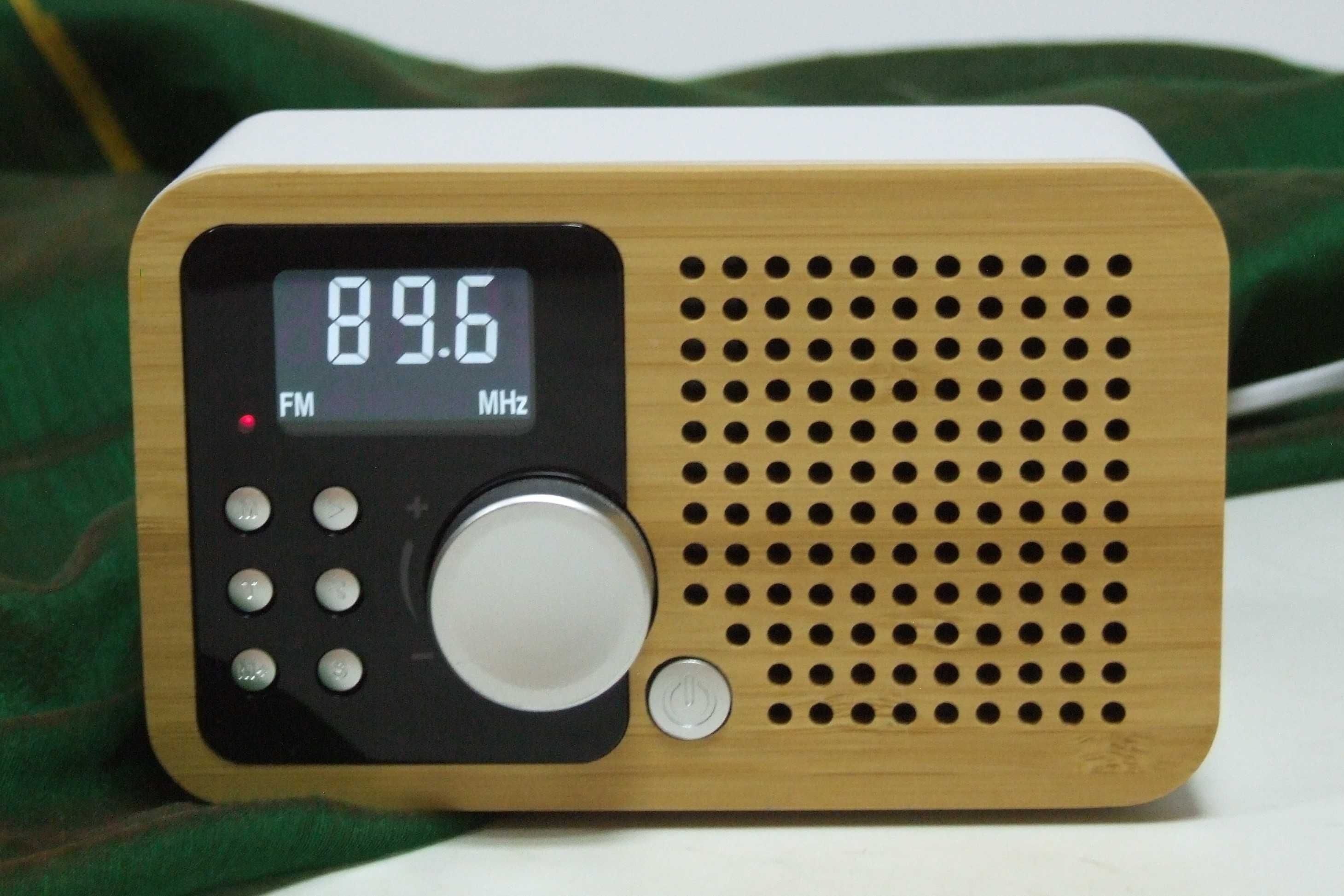 Radio Ceas TCM Tchibo, Made in Germany, 220 V si baterii, NOU
