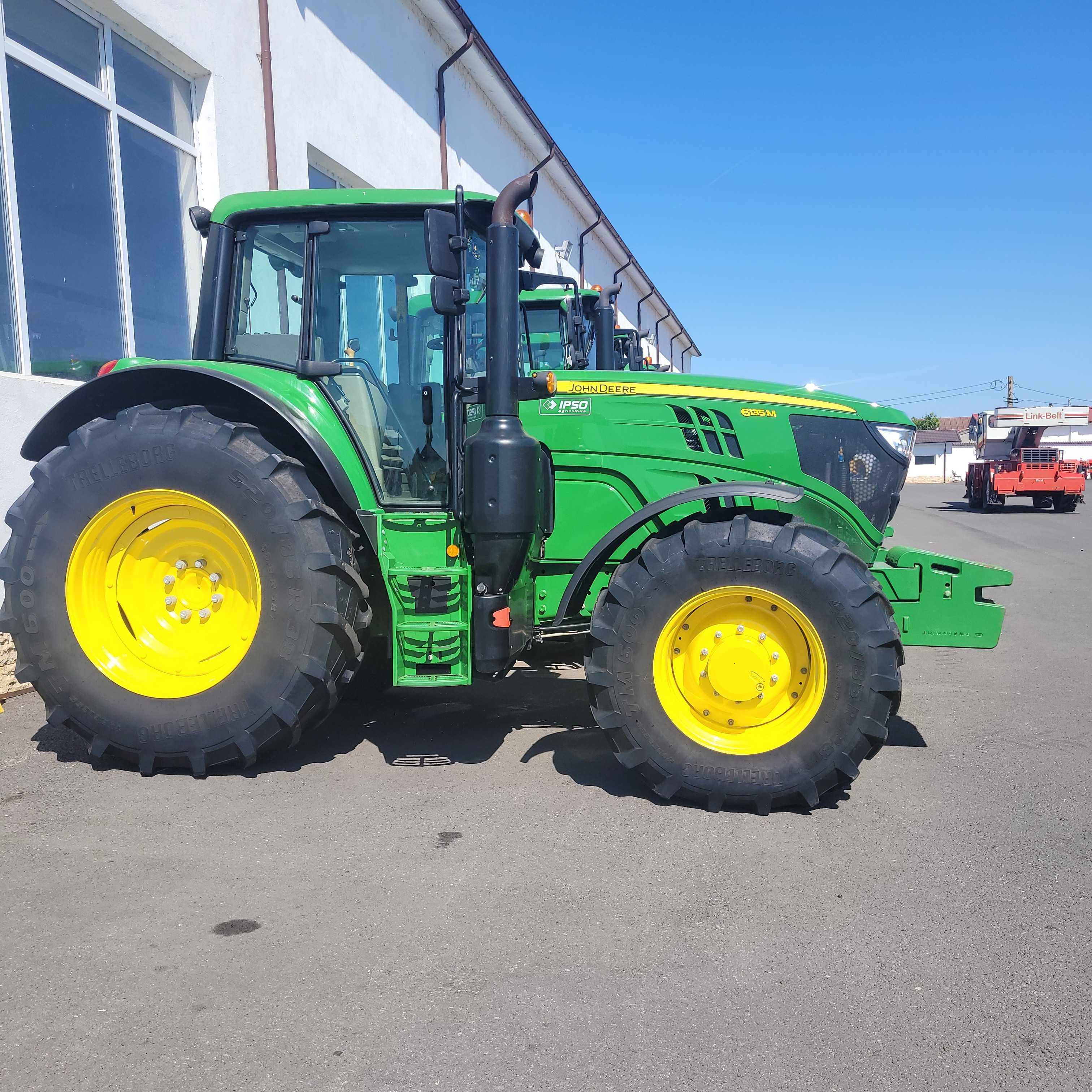 Tractor John Deere 6135M