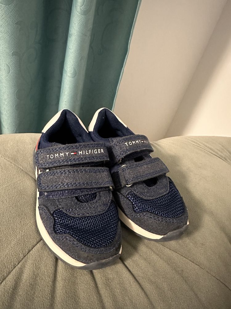 Adidasi tommy hilfiger marimea 24