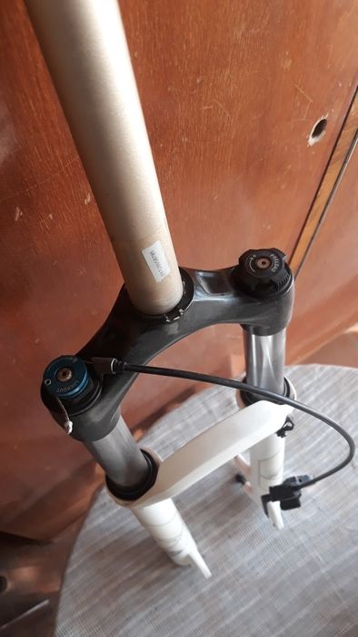 Обменяю оригинал вилку Rock shox на шоссе дуалы автоматы