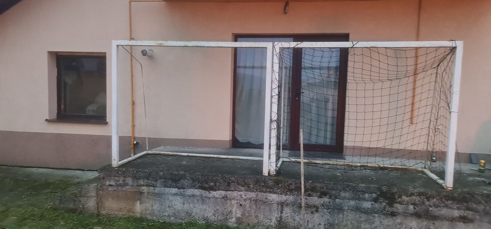 vand 2 porti metalice echipate cu plasa fiecare
