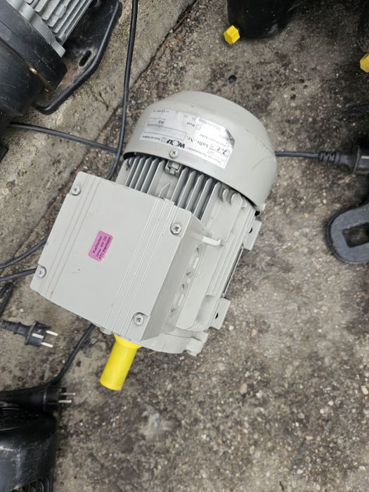 motor electric cu 2 turatii