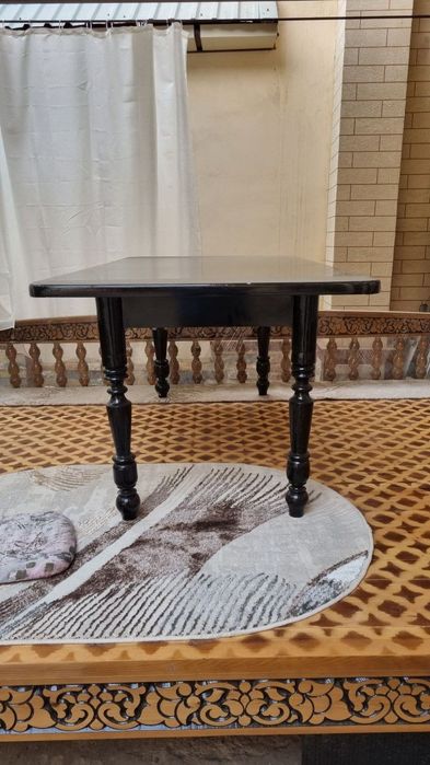 Продаётся удобный и большой стол.