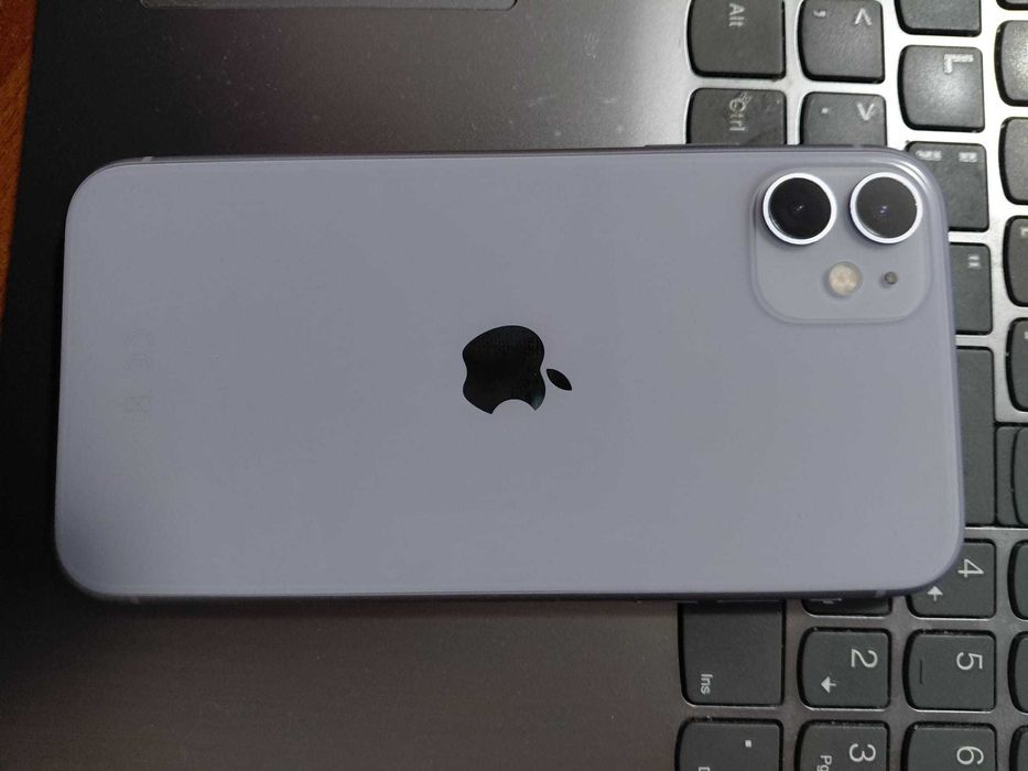 iPhone 11 128GB mov –  defect, doar pt pentru piese