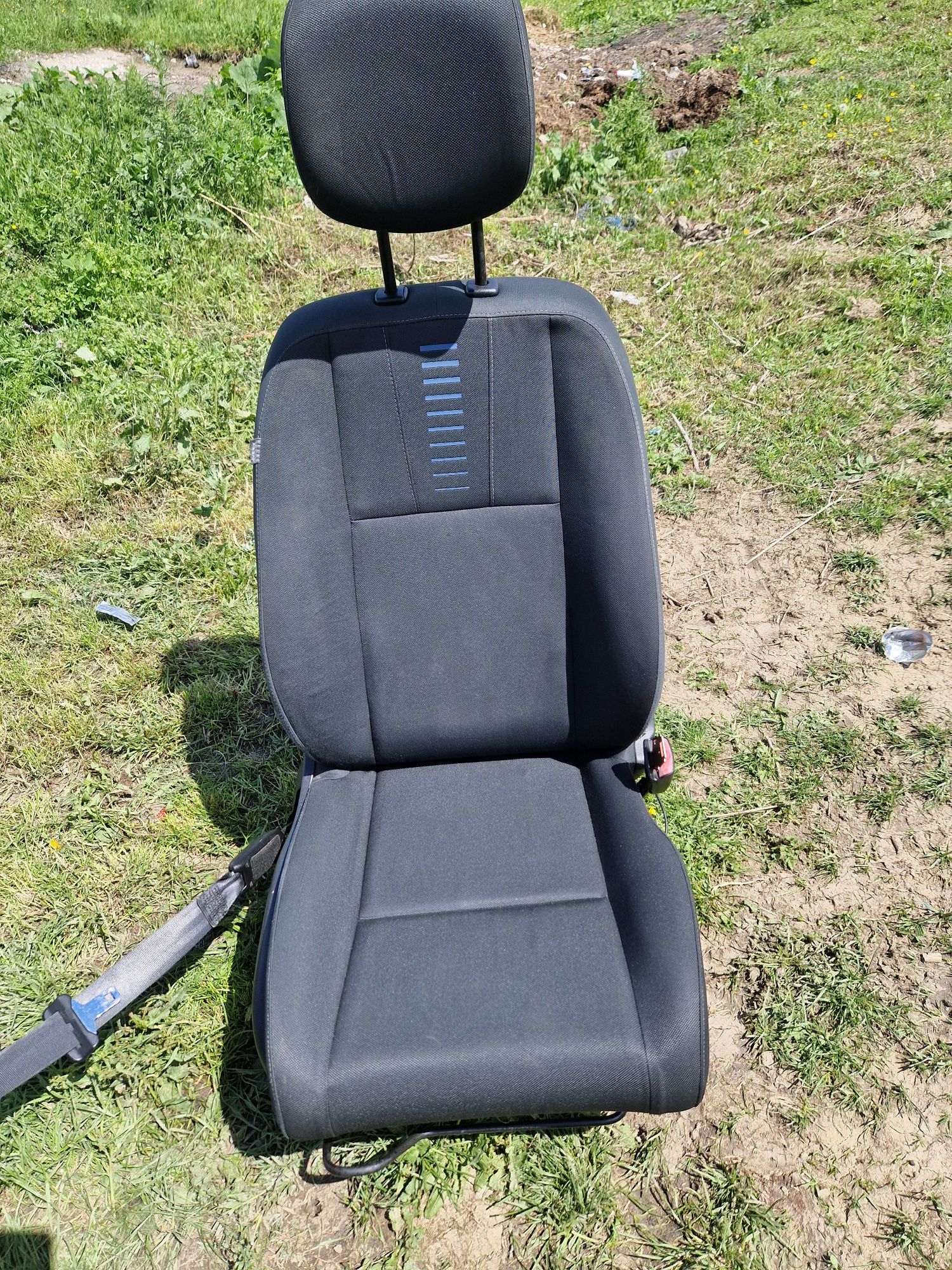 Curatare tapiterie auto și canapele