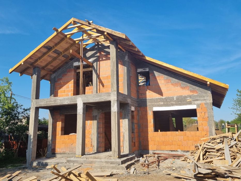 Constructii civile la rosu