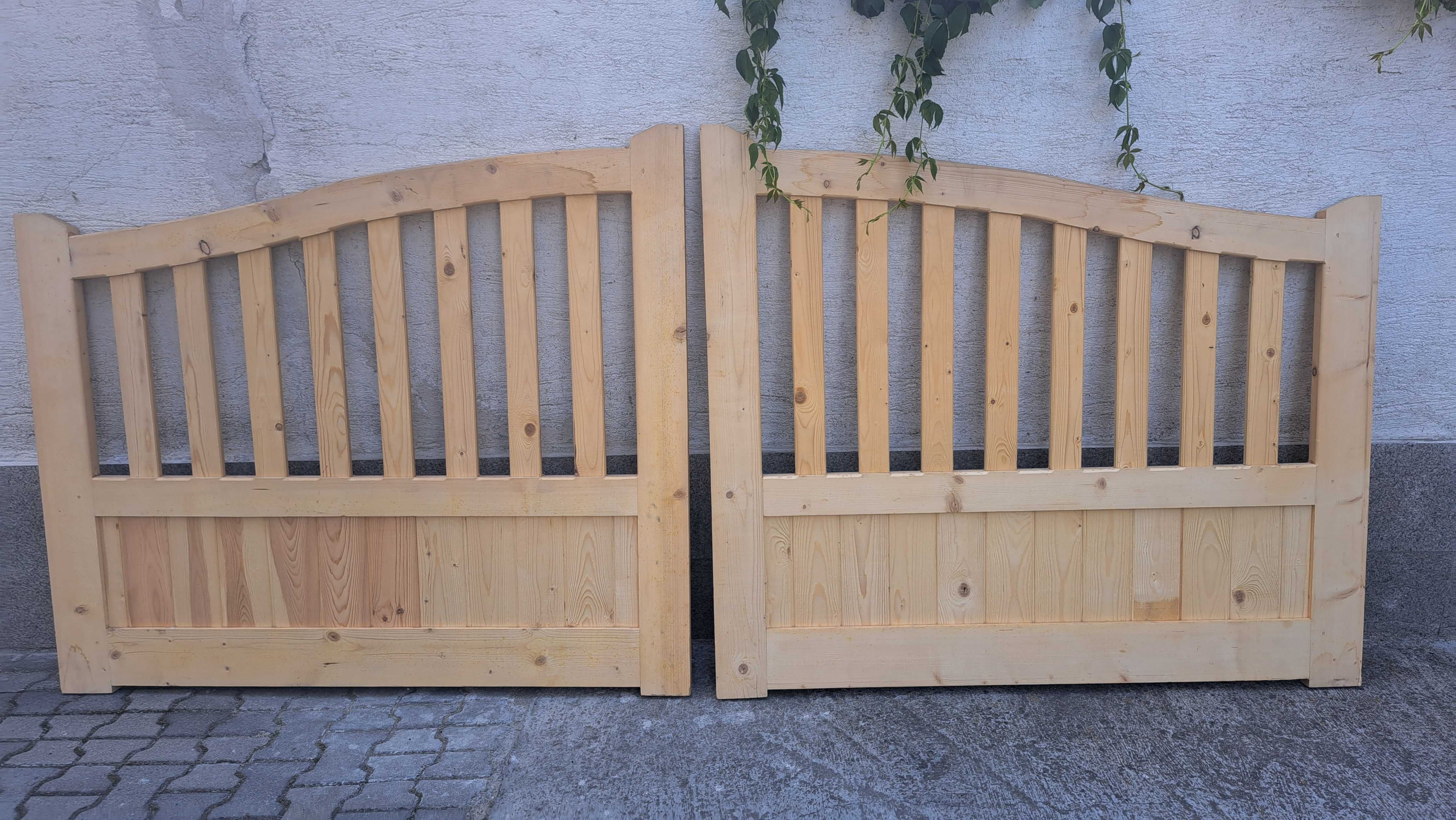 Дървени врати (порти) от чам